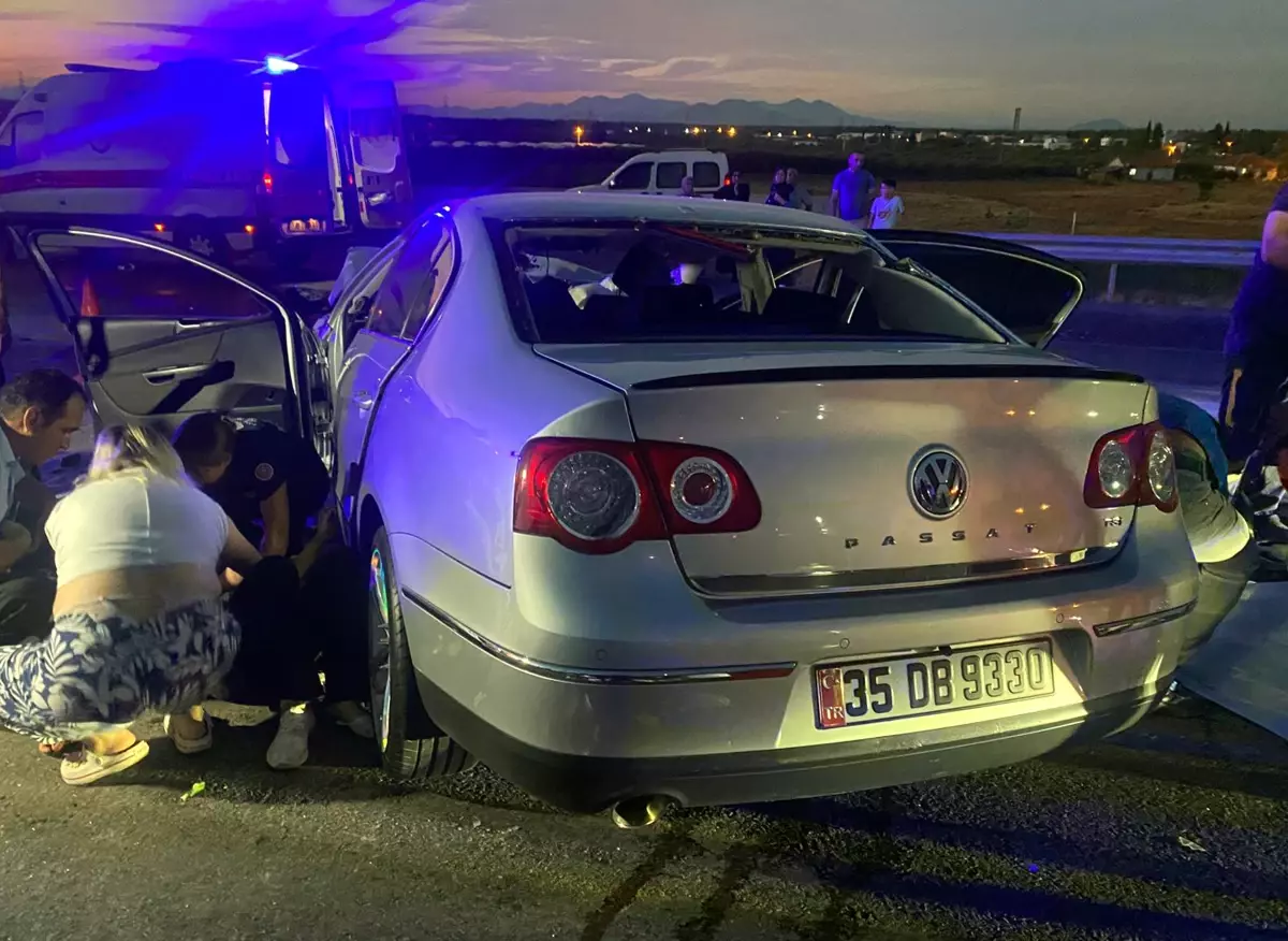 Antalya’da düğüne giden ailenin otomobili su tankeriyle çarpıştı: 3 ölü